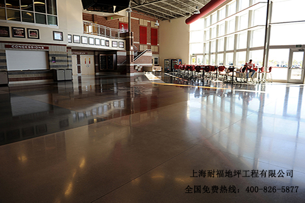学校地面材料