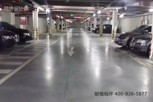 停车场地面