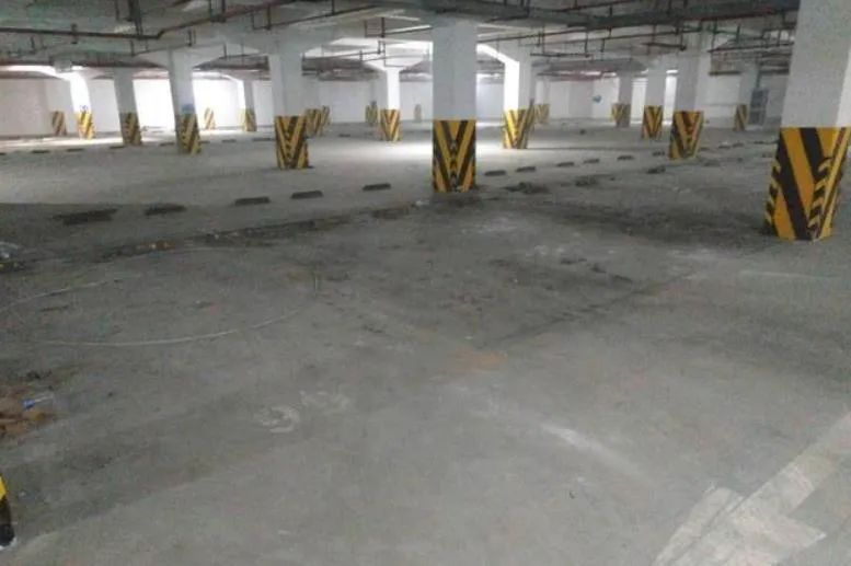 停车场地面