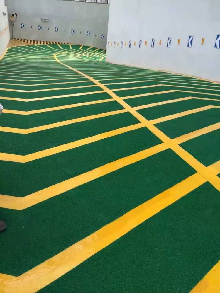 停车场止滑坡道