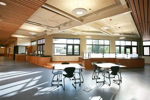 美国圣托马斯学校.jpg